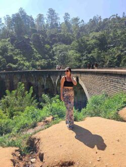 Embrace the journey and capture the beauty! Stand in awe of the iconic Nine Arch Bridge as JLK Tours takes you to explore Sri Lanka’s unforgettable landscapes.